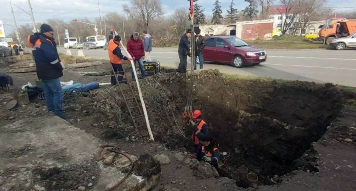 Ремонтные работы на теплотрассе Невинномысска  Фото: пресс-служба администрации Невинномысска 

 

