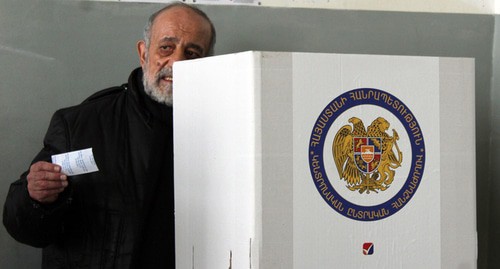 Кабина для голосования в Армении. Фото Тиграна Петросяна для "Кавказского узла"