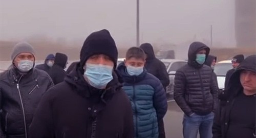 Акция протеста водителей такси в Волгограде. Скриншот видео 
"Raznoe Vo;gograd" https://www.youtube.com/watch?v=tjqYdZipP7o