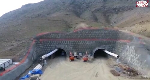 Строительство тоннелей на автодороге Горадиз-Джебраил-Зангилан-Агбенд в Азербайджане, которая, по замыслу азербайджанской стороны, станет частью Зангезурского коридора. Стопкадр из видео https://video.azertag.az/ru/site/video/129222