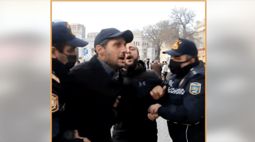 Задержание активистов на акции в поддержку Салеха Рустамова. Баку, 11 декабря 2021 года. Стоп-кадр видео https://www.facebook.com/watch/?v=347679063596939&extid=NS-UNK-UNK-UNK-IOS_GK0T-GK1C&ref=sharing