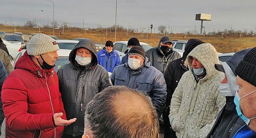 Забастовка таксистов в Волгограде. 13 декабря 2021 г. Фото Ольги Черкасовой для "Кавказского узла"