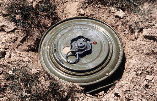Противотанковая мина. Фото: https://ru.wikipedia.org http://www.dodmedia.osd.mil/Assets/1987/Marines/DM-ST-87-01574.JPEG