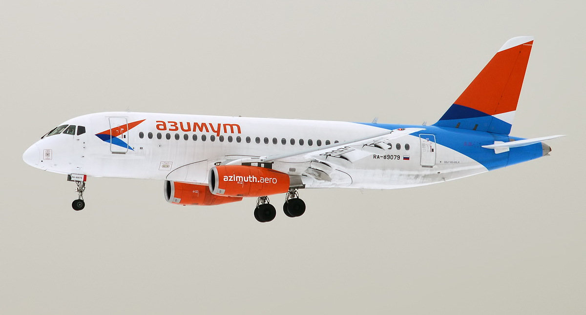Борт авиакомпании "Азимут". Фото Анна Зверева    https://commons.wikimedia.org/wiki/Category:Azimuth_(airline)#/media/File:Azimuth,_RA-89079,_Sukhoi_Superjet_100-95LR_(41163439001).jpg