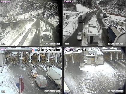 Скриншот изображения с веб-камер на КПП "Верхний Ларс" https://kray-zemli.com/24-verhnij-lars.html