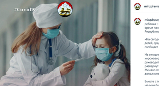 Ребенока осматривает врач. Скриншот со страницы Минздрава Северной Осетии minzdravrso в Instagram. https://www.instagram.com/p/CZH3VJiNgEW/