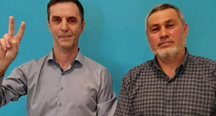 Эдуард Атаев (слева) и Руслан Магомедов. Фото: пресс-служба ПЦ "Мемориал" https://memohrc.org