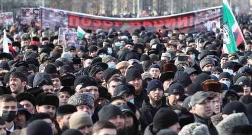 Стихийный митинг в центре Грозного. 2 февраля 2022 г. Фото: Чечня Сегодня https://chechnyatoday.com/images/uploads/2022/02/02/photo_2022-02-02_14-58-09%20(2).jpg