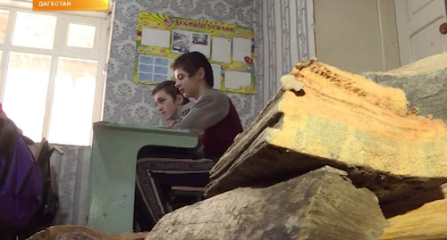 Дети в школе Цунтинского района Дагестана. Кадр видео  https://123ru.net/mahachkala/310860439/