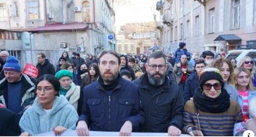 Участники акции 6 февраля 2022 года в Тбилиси требуют отменить ношение масок. Скриншот со страницы агентства «Новости Грузии» в Facebook. https://www.facebook.com/NEWSGEORGIA/posts/4930339550346683