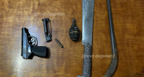 Изъятое оружие в селе Маджалис в Дагестане. Фото пресс-службы МВД Дагестана