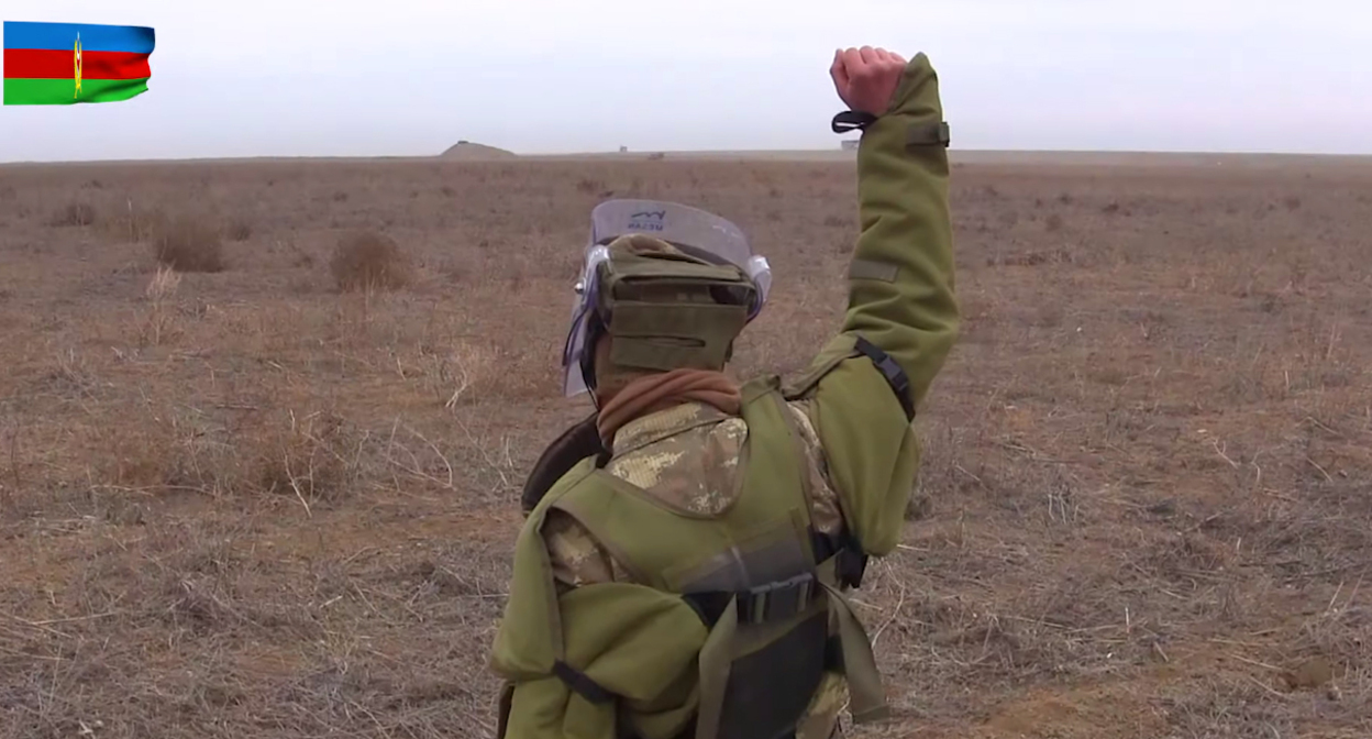 Сапёры азербайджанской армии. Кадр видео 
Azərbaycan Respublikası Müdafiə Nazirliyi https://www.youtube.com/watch?v=a0TlK_4I9uQ
 