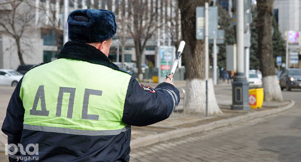 Сотрудник ДПС. Фото Евгения Мельченко, Юга.ру
