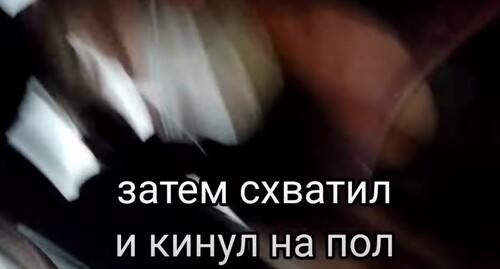 Стопкадр из видео, снятого Анастасией Емельяновой во время инцидента в мэрии Баксана 15 февраля 2022 года. https://www.youtube.com/watch?v=qgcEjm4PIpk&t=318s