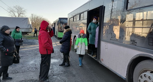 Автобус с беженцами из Донецка. Фото Сергея Снежина для "Кавказского узла"
