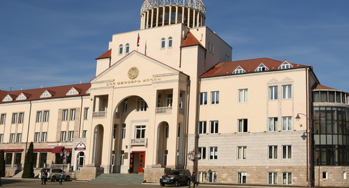 Здание  Национального собрания Нагорного Карабаха. Фото пресс-службы  Национального собрания Нагорного Карабаха  http://www.nankr.am/ru/4383