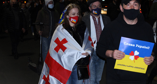  шествие в центре Тбилиси в поддержку Украины. Фото Инны Кукуджановой для "Кавказского узла"  