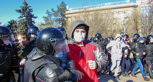 Задержания в Волгограде во время протеста против спецоперации на Украине. Фото: Вячеслава Ященко для  "Кавказского узла"