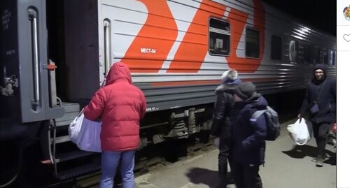 Посадка беженцев из Донбасса в Таганроге на поезд 19 марта 2022 года. Скриншот со страницы https://vk.com/public172341911?z=photo-172341911_457239868%2Fwall-172341911_435
