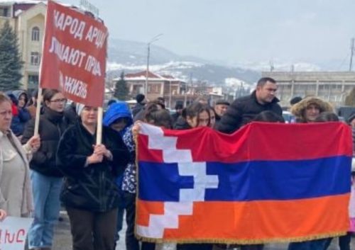 Участники митинга в Степанакерте 26.03.22. Фото: Арменпресс, https://t.me/armenpress/58573