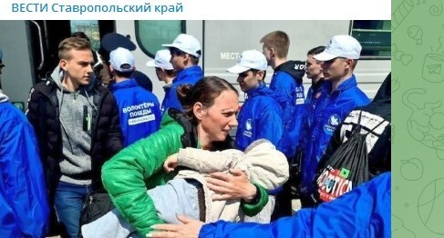 Прибывшие 16 апреля 2022 года в Невинномысск беженцы с Украины и Донбасса. Скриншот со страницы https://t.me/stavropolye_tv/6396