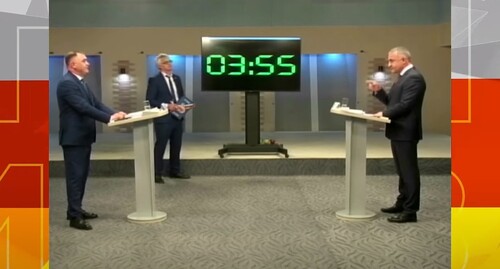 Теледебаты кандидатов в президенты Южной Осетии Алана Гаглоева (слева) и Анатолия Бибилова (справа) 25 апреля 2022 года. Стопкадр из видео ГТРК "Ир" http://gtrkir.ru/news/ii-tur-predvibor-0