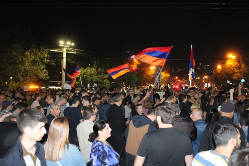 Участники шествия в Ереване. 25 апреля 2022 г. Фото Тиграна Петросяна для "Кавказского узла"
