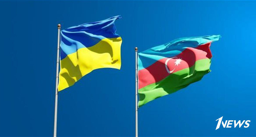 Флаги Азербайджана  и Киева. Кадр видео news.az 