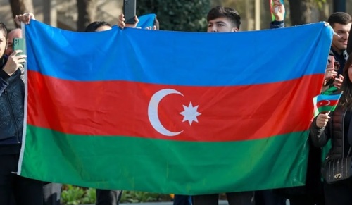 Азербайджанский флаг. Фото Азиза Каримова для "Кавказского узла"