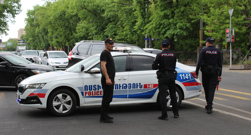 Сотрудники полиции во время акции. Ереван, 1 мая 2022 года. Фото Тиграна Петросяна для "Кавказского узла"