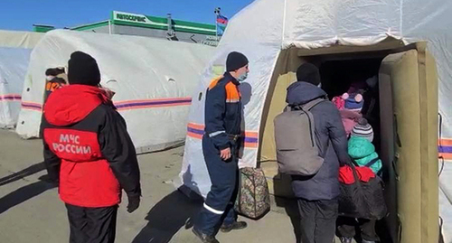 Палаточный городок беженцев в Ростовской области. Фото: пресс-служба МЧС РФ