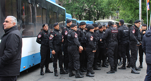 Сотрудники полиции. Ереван, 3 мая 2022 г. Фото Тиграна Петросяна для "Кавказского узла"