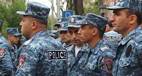 Сотрудники полиции. Ереван, 3 мая 2022 г. Фото Тиграна Петросяна для "Кавказского узла"