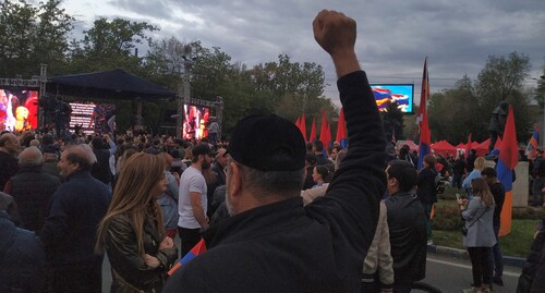 Участники митинга за отставку Никола Пащиняна в Ереване 3 мая 2022 года. Фото Армине Мартиросян для «Кавказского узла»