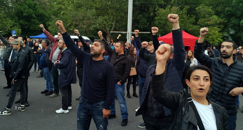 Участники  во время протестной акции в Ереване. Фото Армине Мартиросян для "Кавказского узла"