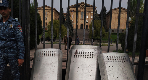 Здание парламента. Ереван, 4 мая 2022 г. Фото Армине Мартиросян для "Кавказского узла"