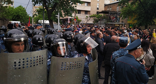 Сотрудники полиции во время акции. Ереван, 4 мая 2022 г. Фото Армине Мартиросян для "Кавказского узла"