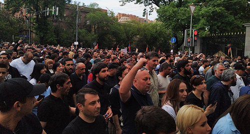 Участники акции. Ереван, 4 мая 2022 г. Фото Тиграна Петросяна для "Кавказского узла"