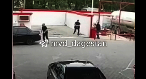 Стрельба на заправке. Скриншот видео https://t.me/mvd_dagestan/858