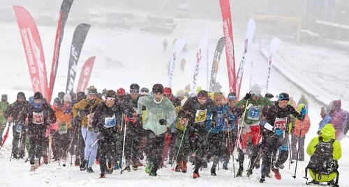 Участники "Вертикального забега", проходившего в Приэльбрусье в рамках фестиваля экстремальных видов спорта Red Fox Elbrus Race – 2022. Фото: пресс-служба курорта "Эльбрус".  https://t.me/elbrusresort/176