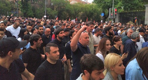 Участники акции протеста с требованием отставки Пашиняна в Ереване. Фото Армине Мартиросян для «Кавказского узла»