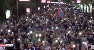 Акция протеста оппозиции в Ереване 15 мая, скришот с ролика издания News.am в Youtube https://www.youtube.com/watch?v=xwJ2zDsHWWE