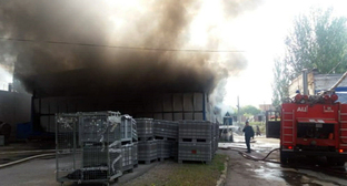 Пожар на швейном производстве в Шахтах. Фото: пресс-служба ГУ МЧС по Ростовской области.