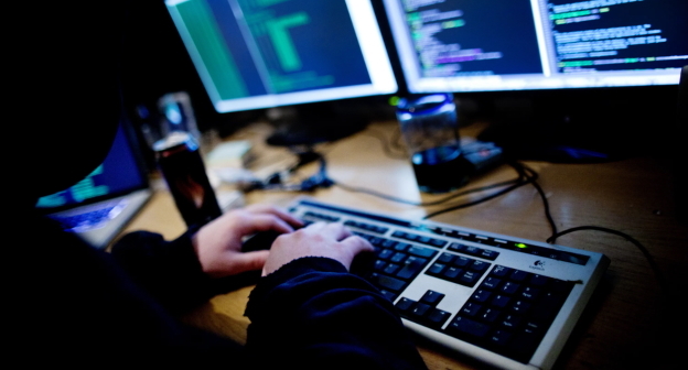 Хакер. Фото: Елена Синеок, "Юга.ру"