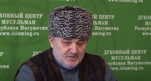 Иса Хамхоев. Скриншот видео https://www.youtube.com/watch?v=_jYzAk3NLD0