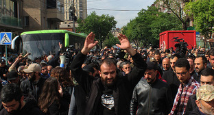 Участники акции протеста в Ереване. 3 мая 2022 г. Фото Тиграна Петросяна для "Кавказского узла"