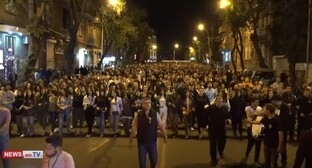 Шествие сторонников оппозиции в Ереване 17 мая 2022 года. Стопкадр из видео https://www.youtube.com/watch?v=8Z-fZ-8ZsOc