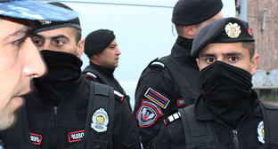 Сотрудники полиции в Ереване. Май 2022 года. Фото Тиграна Петросяна для "Кавказского узла"