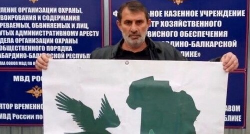 Багаудин Мякиев во время пикета. Скриншот из сообщения https://t.me/fortangaorg/12243 