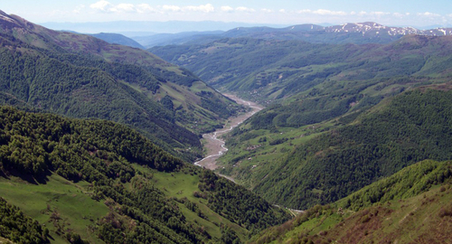 
Вид на верхнее течение Ксани. Фото ჯაბა ლაბაძე https://wiki2.org/ru/Ксани